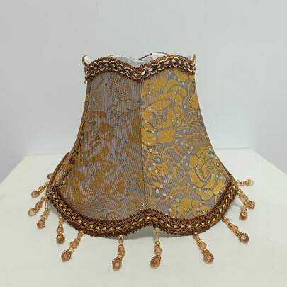 Chụp đèn vải tua rua hoa vàng sang trọng, chụp đèn treo thủ công với viền xếp nếp cong, phù hợp với nhiều loại đèn bàn.