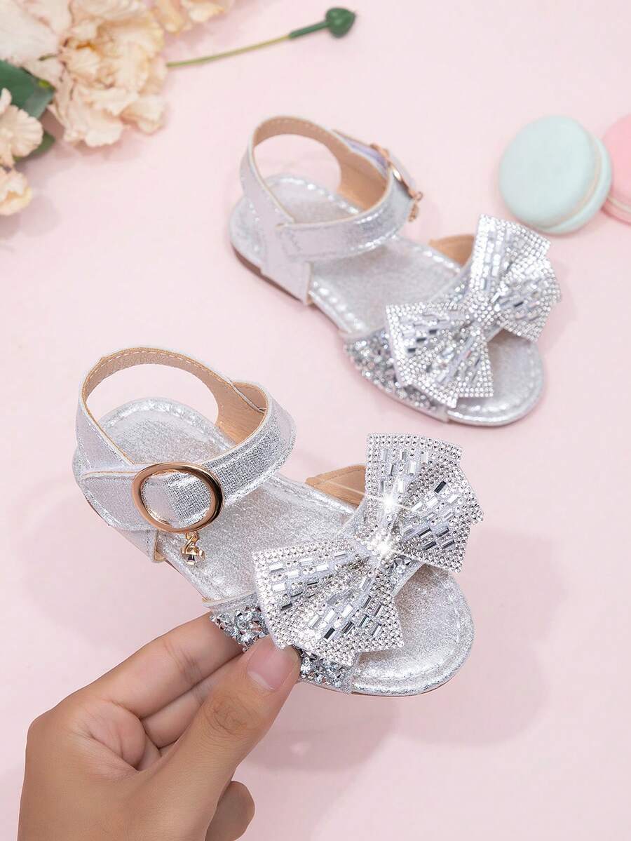 2026新款女童凉鞋，儿童公主鞋，镶钻蝴蝶结，小女孩学生沙滩鞋，夏季 - 銀色 - 查看 1