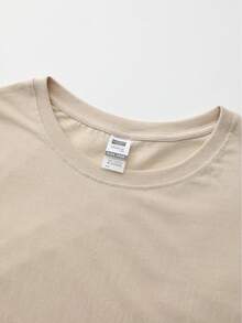 T-shirt estiva corta da donna in 100% cotone con una divertente stampa "FRIYAY": la lettera "I" è disegnata come una matita e la lettera "A" come un righello. Lo stile sportivo da college con un taglio corto e rilassato valorizza la figura e allunga la silhouette. Adatta per l'uso quotidiano, i viaggi, lo street style casual e i look da vacanza. - Albicocca - Visualizzare 3