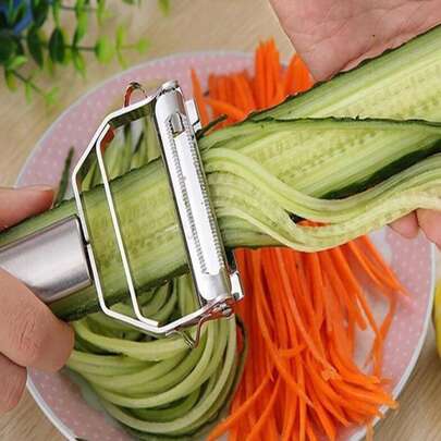 Bộ dụng cụ gọt vỏ trái cây đa năng, bao gồm dụng cụ bào và dụng cụ gọt vỏ bằng thép không gỉ, giúp gọt vỏ trái cây dễ dàng.