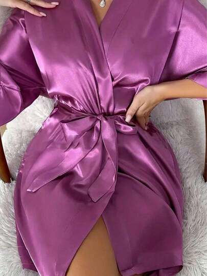 1 chiếc áo choàng ngủ nữ màu trơn thanh lịch thắt eo, đồ ngủ ngắn gợi cảm bằng lụa satin mềm mại, phù hợp cho cô dâu, phù dâu, mặc nhà. Váy ngắn mùa cưới, họa tiết chữ cái, kimono và áo ngủ.