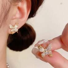 Elegant And Sophisticated Butterfly Earrings, Set With Diamonds, With Details In S925 Sterling Silver. A Unique Style, Subtly Luxurious, Delicate And Refined. - 金色 - 查看 1
