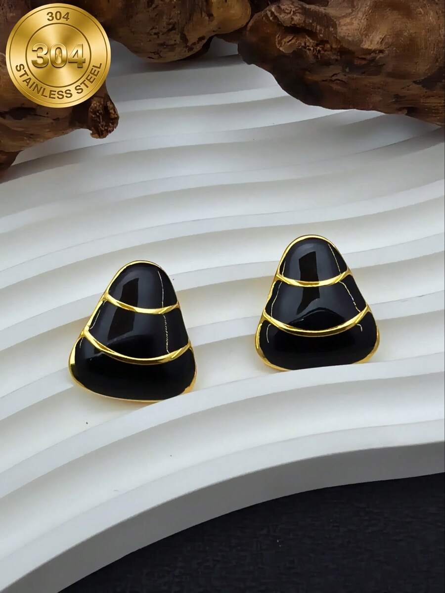 One Antique Enamel Drop Earring In A Retro Style, Featuring A Light Luxury And Minimalist Design In Black. Suitable For Daily Commuting, Shopping, Formal Workplace Meetings, Elegant Dinners, Romantic Dates, Or As A Surprise Gift For Your Girlfriend. - Black - View 1