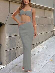 Conjunto de camiseta sin espalda sexy y falda larga plisada para mujer, atuendo de vacaciones de verano - Gris - Ver 1
