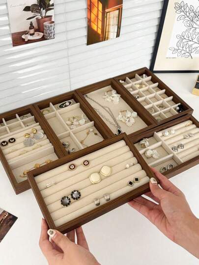 1个木纹首饰托盘，抽屉式大容量首饰收纳盒，带独立隔层，首饰盒配件托盘，可堆叠首饰展示架，适用于耳环、项链、手镯、戒指、发夹、发圈等。是送给女朋友、情人节、母亲节、圣诞节或感恩节的理想礼物。