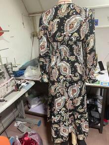 佩斯利印花V领连衣裙，优雅长袖收腰A字中长连衣裙，度假风 - 黑色 - 查看 4