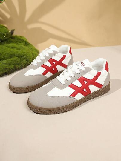 1 đôi giày thể thao thường ngày màu trắng dành cho thanh thiếu niên, phần trên bằng da mềm phối nhiều mảng, mũi tròn, đế mềm chống trượt, thiết kế buộc dây, giày học sinh cổ điển thời trang, phù hợp cho sinh hoạt hàng ngày, kỳ nghỉ, trường học, chạy bộ, mẫu mới xuân/hè.