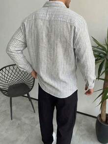 Áo sơ mi nam kẻ sọc xám trắng, áo sơ mi cài nút thời trang xếp ly, dáng rộng hiện đại, áo sơ mi có họa tiết, phong cách thành thị thường ngày, áo sơ mi thanh lịch tối giản. - Nhiều màu - Xem 2