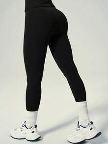 UONNOU 女士运动塑身套装，2件套，包含一件短袖T恤和一条塑身裤。运动套装，圆领短袖T恤，收腰提臀，搭配提臀塑形裤，可内搭或外穿，面料柔软舒适。塑身裤适合户外运动、瑜伽、健身、跑步、日常休闲穿着，时尚运动风。 - 黑色 - 查看 5