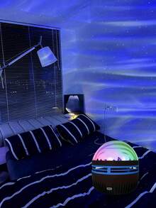 1 pieza Lámpara de proyección romántica de Luces del Norte, proyector de cielo estrellado y galaxia colorida con control remoto, brillo ajustable, alimentado por Tipo-C, adecuado para dormitorio, cine en casa, camping y decoración de bodas - luz policromática - Ver 4