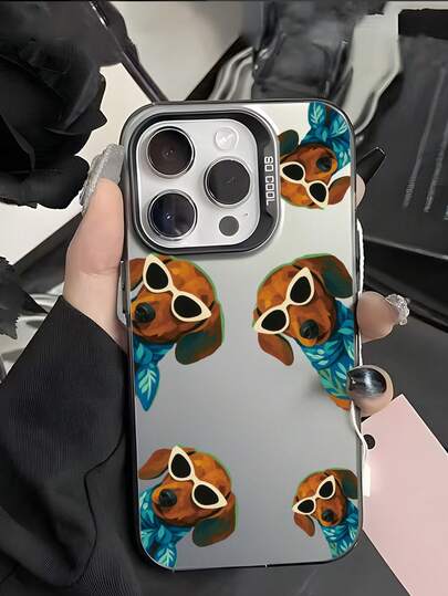 全新创意时尚IMD激光手机壳系列，复古酷炫腊肠犬拼贴图案，搭配白色时尚眼镜和蓝色树叶围巾，经典混合材质，防震防滑，兼容 17/17Air/17Pro/17ProMax、16/16Plus/16ProMax、15、14、13、12、11系列，也适用于Galaxy S22、S23、S24、S25 Plus Ultra系列，是复活节礼物、圣诞节/万圣节装饰/生日礼物的理想之选，送给情侣、女朋友、男朋友、朋友或自己都非常合适。