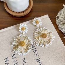 1pc European And American Fashion New Floral Tassel Earrings - Sweet Personalized Versatile Vacation Style Earrings - Multicolor 2 - View 1