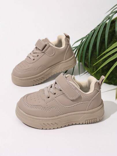 Vår/sommar Nyheter: Vita sportskor, ventilerande vardagsskor, skor i koreansk stil, halkfria slip-on-skor med mjuk botten (pojkar och flickor)