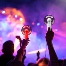 16 Pcs Mini Portable Handheld Fans Smile Face LED Glow Light up Message Battery Powerful Fan Party Favor for Summer Wedding Pool Outdoor Beach Gift White Yellow Pink Red Dark Blue - Blanco Amarillo Rosa Rojo Azul oscuro - Ver 7