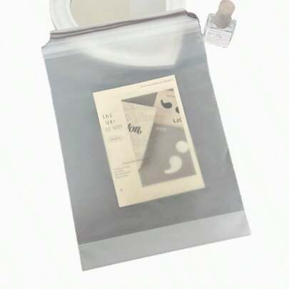 Bộ 10 túi đựng giày trong suốt chống thấm nước, hoàn hảo cho du lịch (Kích thước: 40 cm * 30 cm). Túi đựng giày tái sử dụng này có thiết kế dây rút, lý tưởng để đựng đồ trong hành lý, cũng như sử dụng tại phòng tập thể dục hoặc trong các kỳ nghỉ. Đối với phụ nữ, đây chắc chắn là một vật dụng thiết yếu khi đi du lịch.