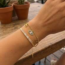 1 chiếc vòng tay nữ bằng thép không gỉ mạ vàng 18K hình mắt ác, phong cách thời trang Âu Mỹ tinh tế, tối giản, đa năng, tạo nên bầu không khí độc đáo. Đeo chiếc vòng tay hình mắt ác này giống như đeo một "bùa may mắn" trên cổ tay. Họa tiết mắt ác cổ điển mang ý nghĩa lãng mạn, và việc bắt gặp chi tiết tinh tế này trong trang phục hàng ngày của bạn sẽ thu hút mọi ánh nhìn. - yếu tố mắt ác - Xem 1