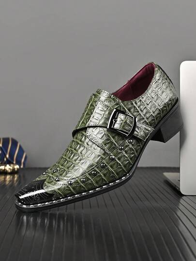 QRLQRL 一双男士切尔西靴，带搭扣细节，采用撞色PU鞋面和橡胶鞋底，经久耐穿，百搭防滑，适合商务、休闲和时尚场合穿着。