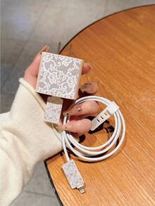 4 件套蕾丝图案 TPU 充电器保护套，兼容苹果 14/15/16/17 Pro Max，适用于 18W/20W 适配器 - 包含线缆和插头保护套，理想的复活节礼物 - 彩色 - 查看 5