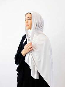 1件装系带式针织头巾。柔软透气，不易起球，系带式头巾——舒适的日常穆斯林头饰，适合所有季节，易于佩戴和搭配。 - Tie-back Hijab - 查看 23