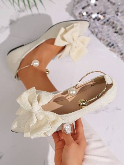 1双女士米色尖头蝴蝶结珍珠平底鞋，优雅舒适，适合婚礼、派对和日常穿着。