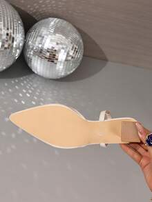 女士低跟凉鞋，黑色露趾凉鞋，尖头时尚单带麂皮鞋，适合婚礼、派对和日常穿着 - 米色皮面 - 查看 7