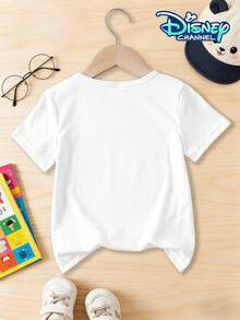 Disney Playful Stitch Reading Picture Book With Cute Duckling Print Baby Top, 6M-3Y, Soft, Skin-Friendly, Sweat-Absorbent, Breathable, New Summer Style, Round Neck Casual T-Shirt For Babies. Can Be Paired With Wide-Leg Jeans, Cargo Shorts, Casual Sweatpants, Or Athletic Leggings. Suitable For Theme Park Visits, Family Trips, Daily School Activities, Outdoor Parties, Birthday Parties, Weekend Outings, Outdoor Play, Camping Picnics, Neighborhood Walks, Shopping Malls And Supermarkets, Outdoor Activities, Physical Education Classes, Summer Camps, Back-To-School Season, Family Vacations, And More. Fantasy Animated Lilo & Stitch Reading Picture Book + Cute Duckling Print, Breathable, Sweat-Absorbent, Skin-Friendly, Comfortable Outfit For Babies And Toddlers For Summer Outdoor Camping And Picnics. - 白色 - 查看 3
