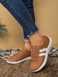 Zapatos deportivos minimalistas de ancho amplio para mujer de talla grande, con parte superior de cuero y decoración de rayas laterales, diseño de cordones delanteros tipo descalzo, adecuados para actividades al aire libre - Marrón - Ver 3