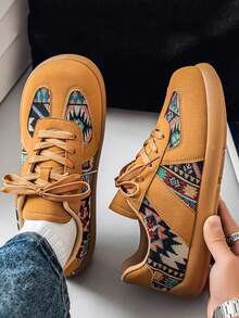 厚底几何图案绒面革乐福鞋，复古休闲皮鞋，舒适百搭的套脚鞋 - 卡其色 - 查看 4