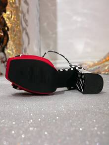 12cm Sandali con tacco alto e platform spesso, nuovi sandali estivi 2026 sexy con fiocco e punta quadrata, tacchi alti rossi da donna, moda versatile per abiti, feste, matrimoni - Rosso - Visualizzare 6