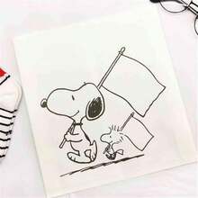 SNOOPY 2026新款花生漫画史努比卡通纸袋套装（2个/套）！融合日韩风格和欧美设计，可爱的狗狗涂鸦搭配趣味英文印花，外观高档。采用优质牛皮纸制成，坚固耐用，可用作礼品袋或配件袋。 - 彩色 - 查看 5