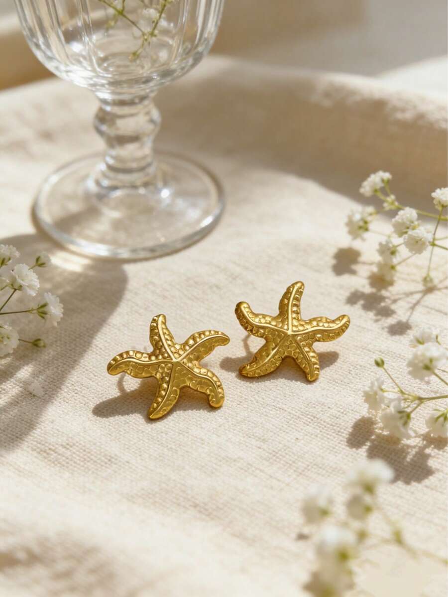 1 Pair Elegant Minimalist Gold Hoop Earrings, Luxury Large Hoop Earring Design, High-End Sophisticated - 2 Starfish - View 1