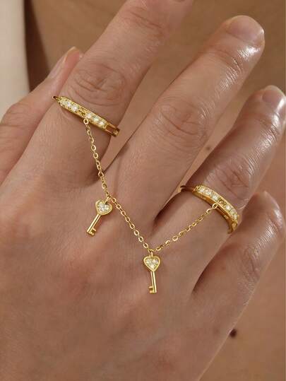 1pc Luxury Sweet Style 18K Gold Plated Copper Heart Key Chain Linked Finger Ring, Suitable For Women's Daily Commute Wear