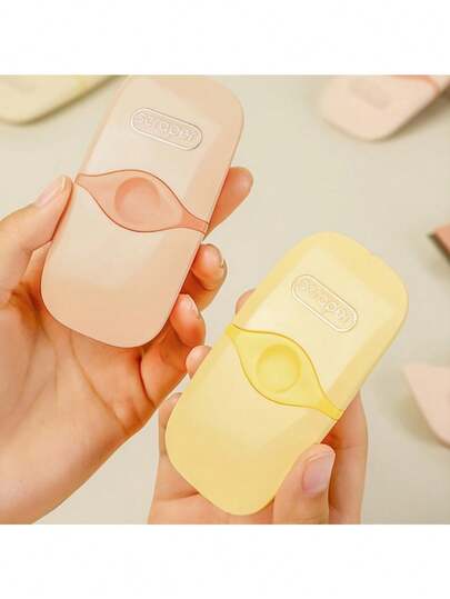 1件装多色多功能刮刀，配3个替换刀片，用途广泛，可用于瓷砖填缝、贴纸、地板、玻璃、粘合剂去除，适用于DIY和专业家居装修。