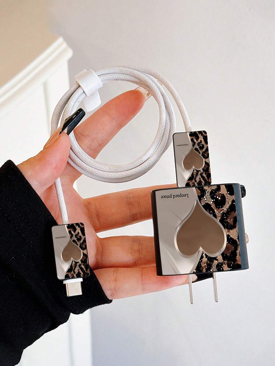 4件套心形豹纹手机充电配件套装，包含1个充电器保护套、1个白色数据线束带和2个数据线保护套 - 20W/18W充电器适配器、适配器保护套，兼容 11/12/13/14/15/16/13 Pro Max/16 Pro Max/17 Pro Max - 彩色 - 查看 1