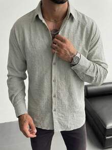 Áo sơ mi nam dài tay màu xám nhạt, chất liệu vải xếp ly tinh tế, kiểu dáng rộng rãi hiện đại, cao cấp, phong cách đô thị tối giản sang trọng. - Màu Xám nhạt - Xem 3