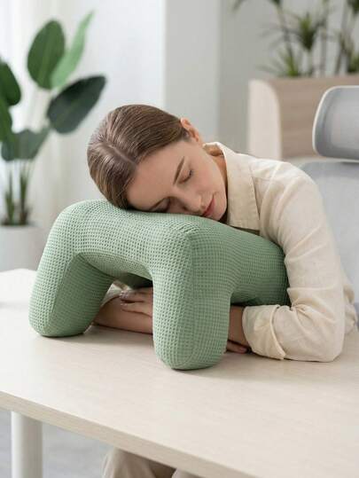 Gối ngủ trưa hình chữ L tiện dụng, thích hợp cho nhân viên văn phòng, sinh viên và người làm việc từ xa sử dụng để ngủ trưa, làm đệm ngồi và hỗ trợ cổ.