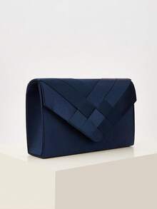 REMANLAND 这款简约时尚的藏蓝色手拿包饰有交叉编织纹理，线条简洁流畅，精致的交叉编织质感，搭配流线型的藏蓝色底色和经典的信封式廓形，是送给女性的最佳礼物。 - 藏蓝色 - 查看 3