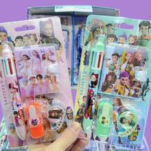 Hasbro Bộ quà tặng văn phòng phẩm chủ đề nhóm nhạc nữ K-POP - Bút gel, sổ tay, tẩy và thước kẻ với thiết kế hình ảnh nhân vật sống động, hàng hóa sưu tầm dành cho người hâm mộ, đồ dùng học tập và văn phòng phẩm chất lượng cao để ghi chú, viết nhật ký và làm đồ thủ công DIY, phụ kiện văn phòng phẩm thời trang, món quà lý tưởng cho người hâm mộ nhóm nhạc nữ K-POP, học sinh và những người yêu thích văn phòng phẩm. - Nhiều màu - Xem 3