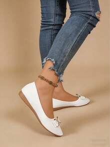 Talla pequeña, se sugiere pedir una talla talla grande. Zapatos de mujer de punta blanca con lazo, talla 35-43, zapatos casuales slip-on, elegantes para el trabajo y uso diario, mocasines planos con punta de rhinestone, cómodos zapatos de mamá con suela blanda y antideslizante - Blanco - Ver 2