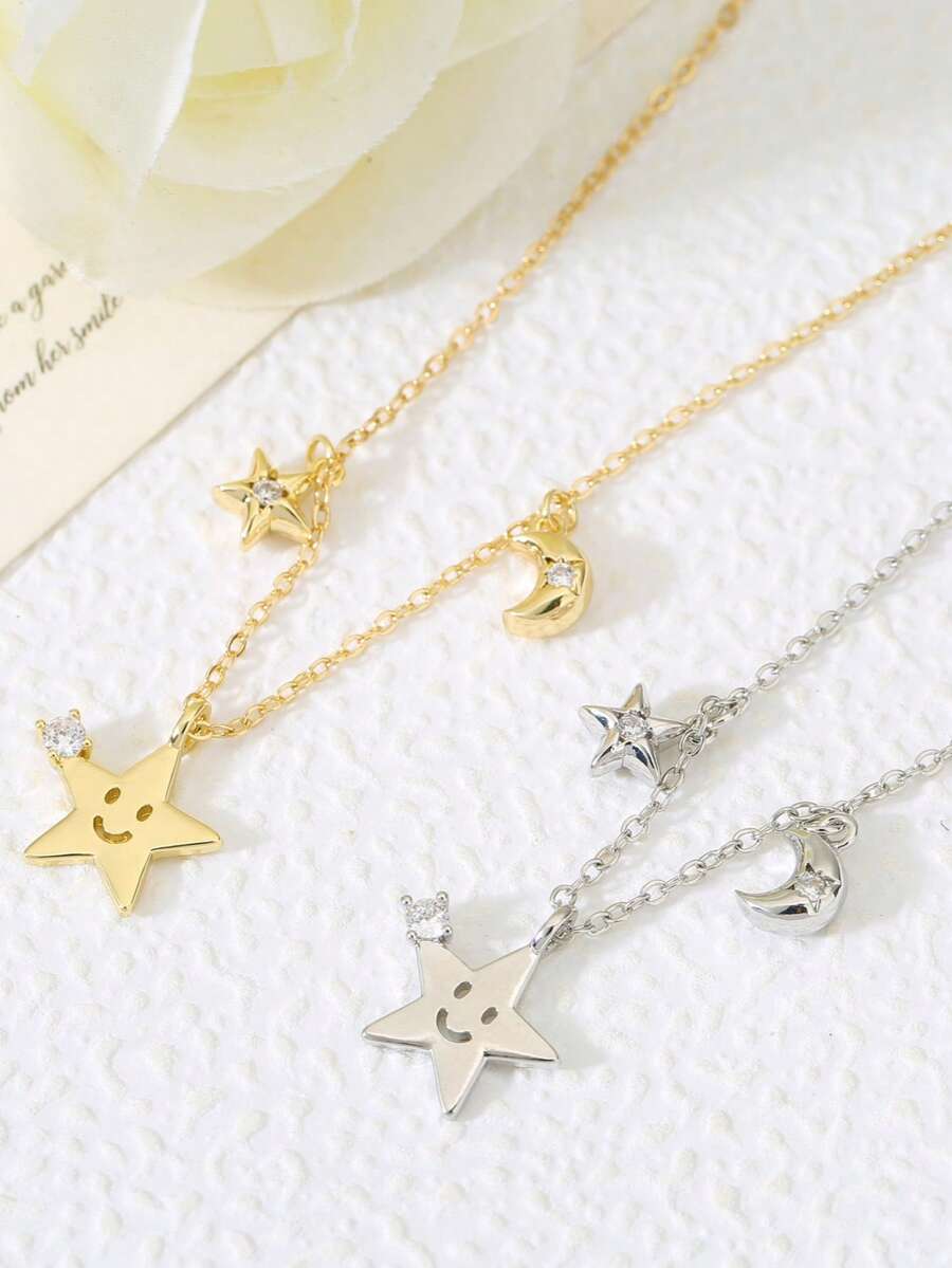 1. 时尚个性星月吊坠项链，精致百搭，适合女性在任何场合佩戴，可作为礼物送给朋友或爱人。