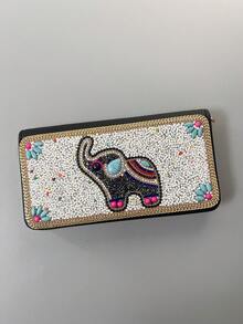 这款女士长款钱包，饰有闪亮串珠，可作晚宴手拿包使用。大容量设计，可收纳手机、现金、钥匙等小物件。多个卡槽方便整理不同卡片。采用优质PU材质，触感柔软。精致的串珠大象图案，尽显高端品质。 - 彩色 - 查看 6