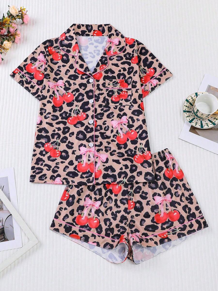 Marira Curve 2pcs Leopard Print & Cherry Blossom Bow Decor Plus Size Women Pajama Set, Soft Short Sleeve Shirt With Collar & Button, Elastic Waist Loose Shorts, Fashionable Sleepwear, Loungewear, Homewear For Daily, Holiday, Party - 棕色 - 查看 1