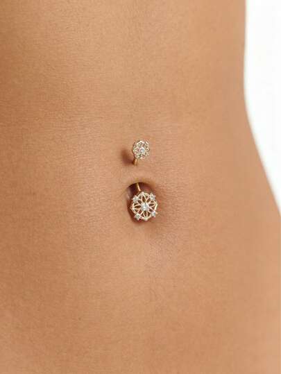 1 chiếc khuyên rốn hình vuông rỗng chạm khắc kiểu cổ điển đính đá Zirconia.