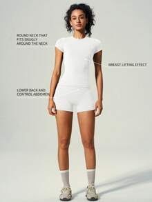 UONNOU 两件套短袖运动服，侧边口袋，腰部收紧短裤，适合瑜伽、运动、日常穿着，四季皆宜。 - 白色 - 查看 3