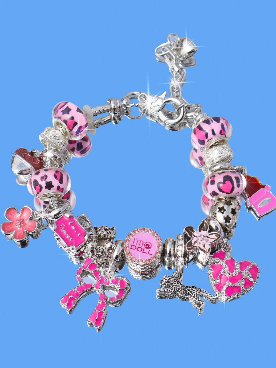1条粉色豹纹蝴蝶结爱心吊坠手链，时尚豹纹手链，粉色豹纹樱花爱心手链，可爱巧克力爱心手链
