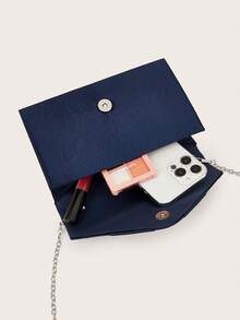 REMANLAND 这款简约时尚的藏蓝色手拿包饰有交叉编织纹理，线条简洁流畅，精致的交叉编织质感，搭配流线型的藏蓝色底色和经典的信封式廓形，是送给女性的最佳礼物。 - 藏蓝色 - 查看 5