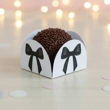 50 Forminhas 4 Petalas Tema  Laço Preto - Kit com Forminhas para doces festa de aniversário infantil - Visão 1