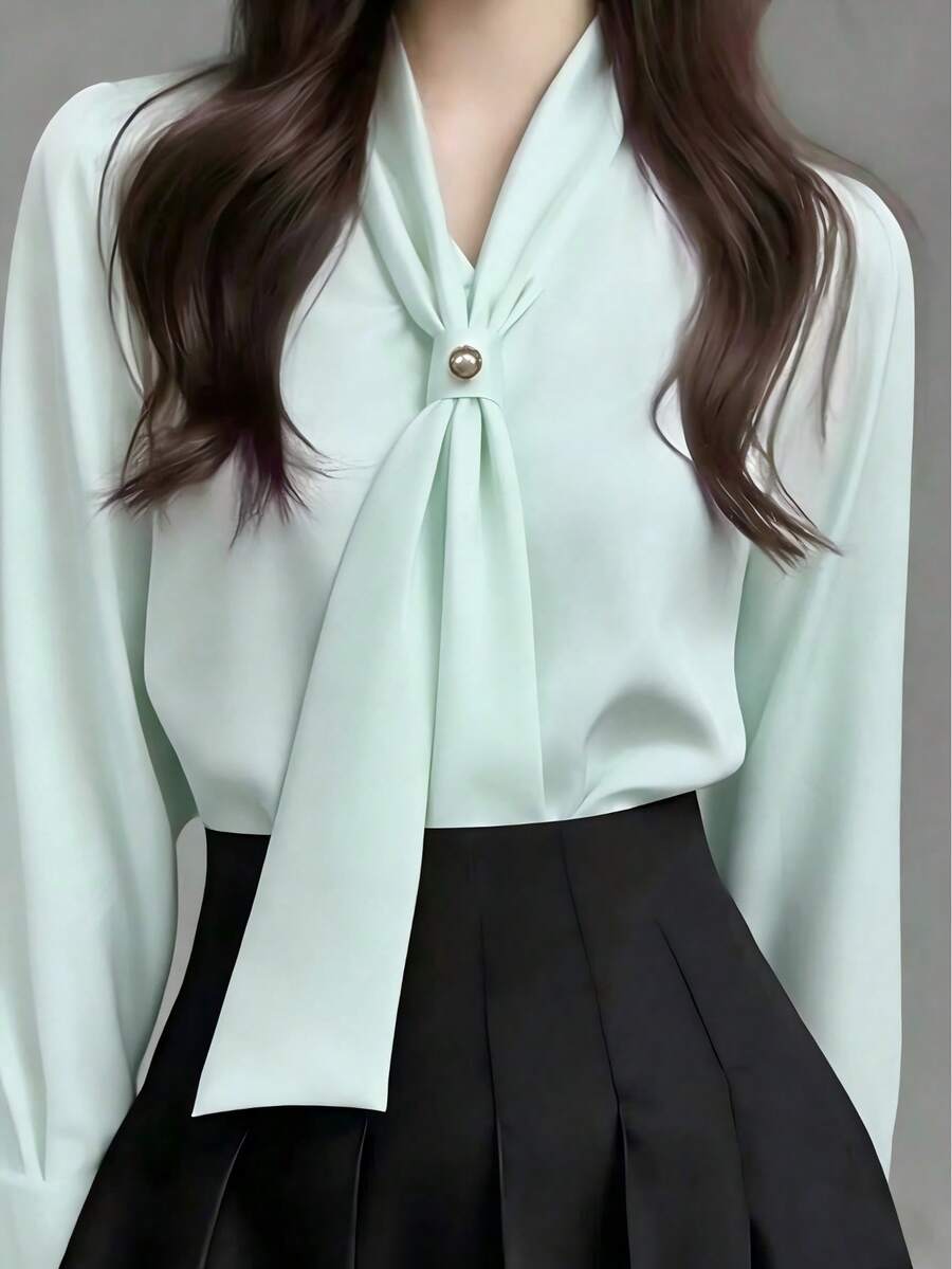纯色系带装饰串珠V领上衣，优雅长袖衬衫，春季款