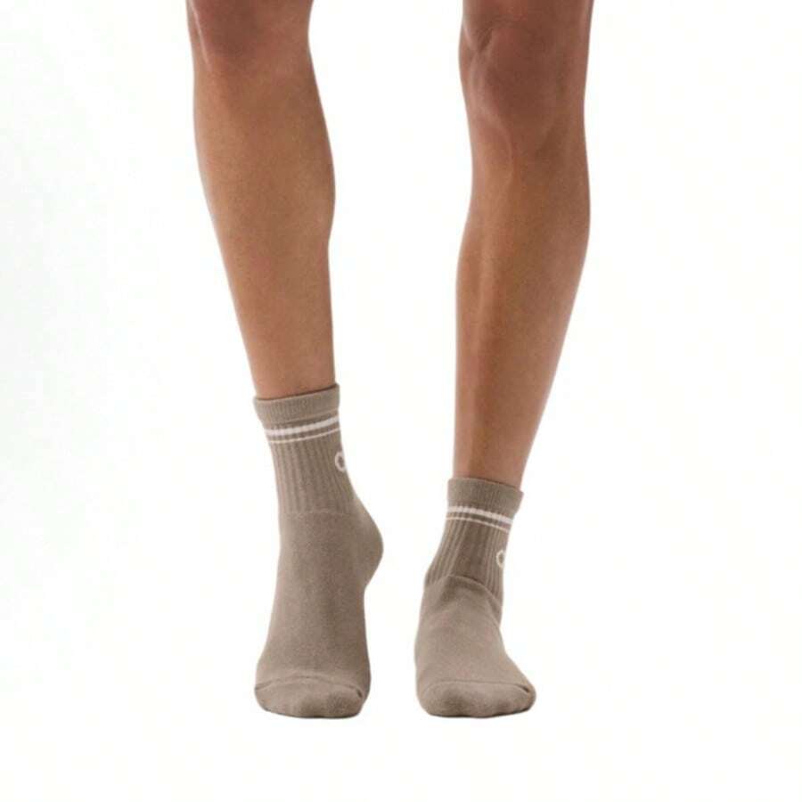 Alo Yoga Crew Socks, Socks Men/Women ,Cushioned Cotton Athletic Arch Support Moisture Wicking,1-Pairs - Camel - View 1