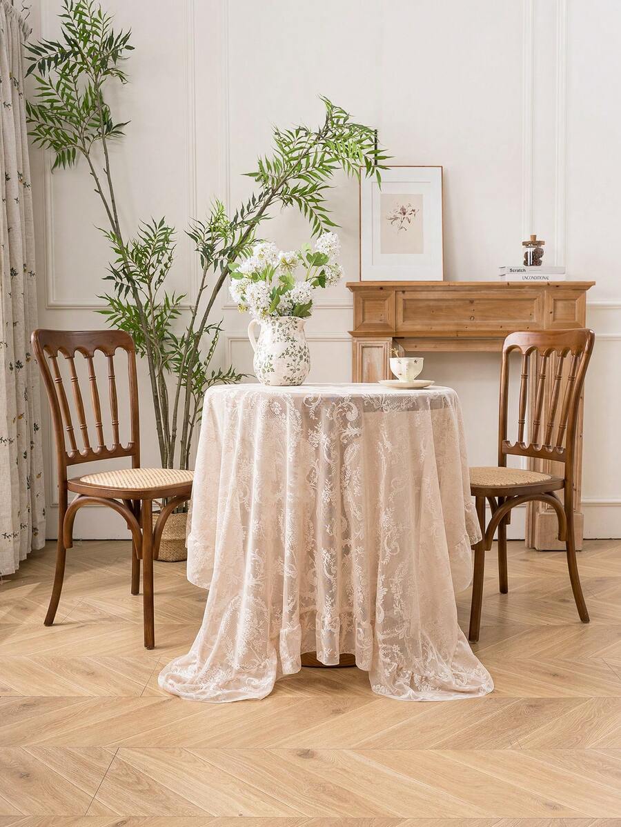 1 chiếc khăn trải bàn trang trí kiểu cung điện sang trọng với viền ren. - Màu be - Xem 1